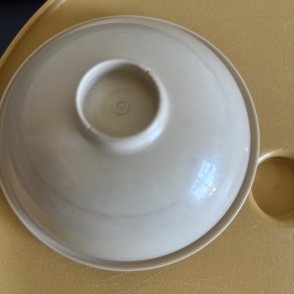 Tupperware Cream and Gold Chip and Dip Set Modern Design - Picture 5 of 7